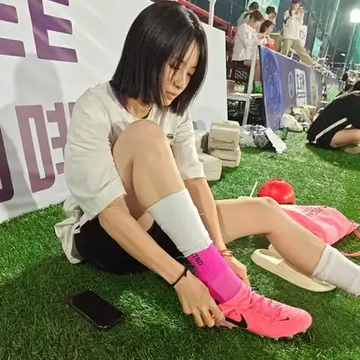 周玲